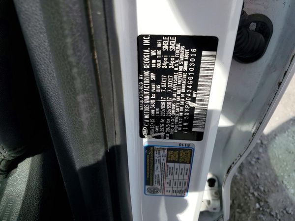 2016 KIA SORENTO L / LX
