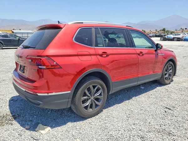 2022 VOLKSWAGEN TIGUAN 4Motion SE