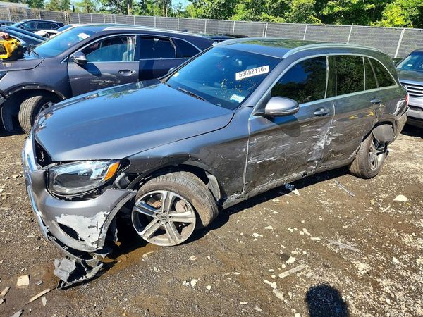2018 MERCEDES-BENZ GLC-CLASS GLC300 — Front 3/4