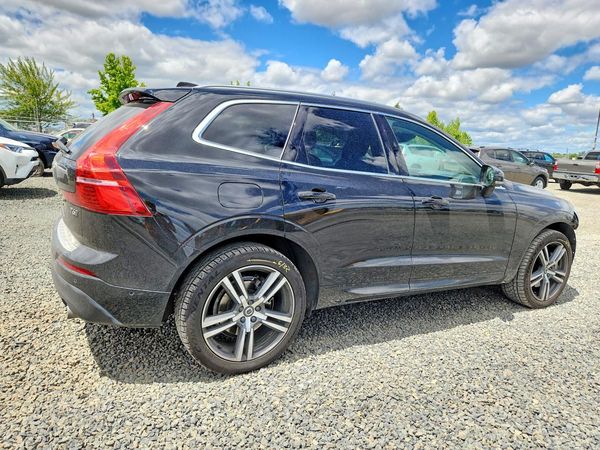 2018 VOLVO XC60 Momentum