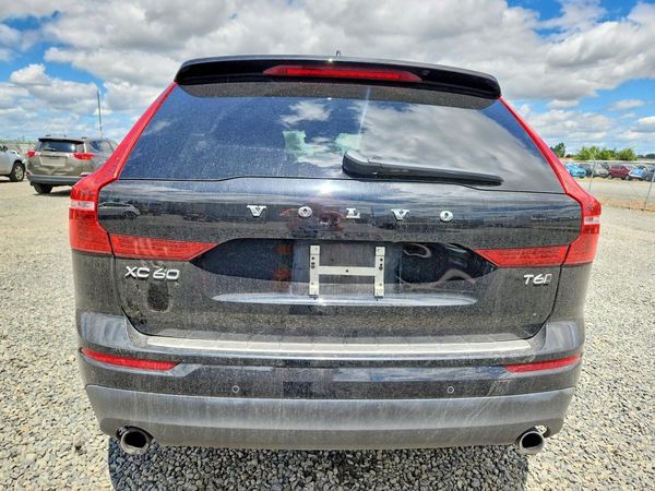 2018 VOLVO XC60 Momentum