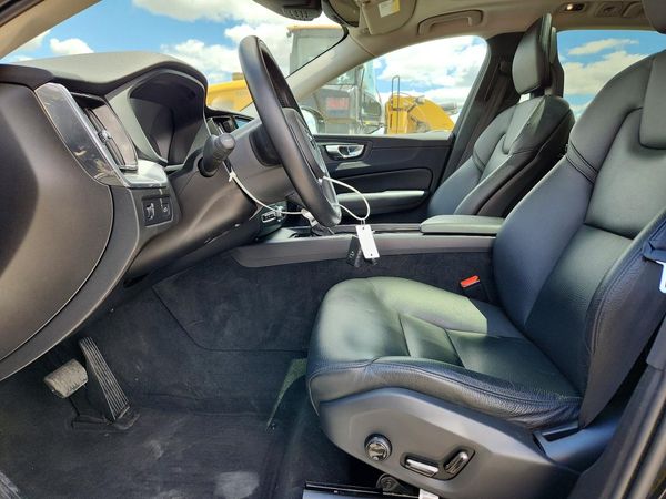 2018 VOLVO XC60 Momentum