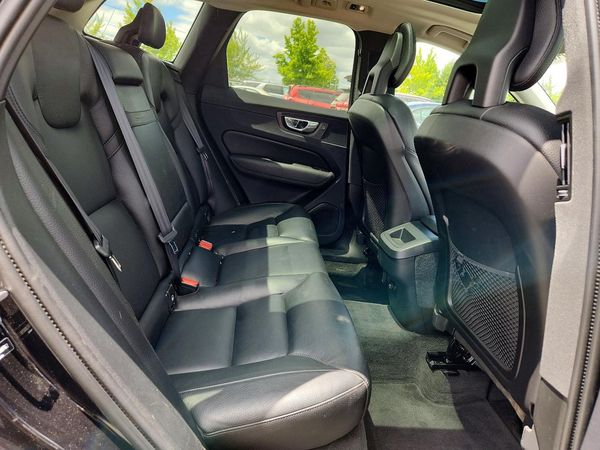 2018 VOLVO XC60 Momentum