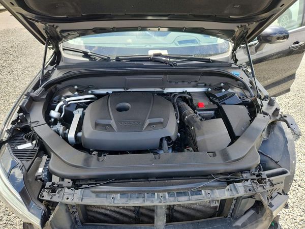 2018 VOLVO XC60 Momentum