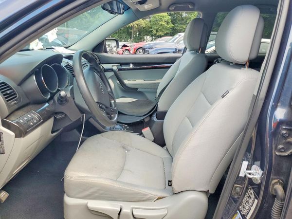 2013 KIA SORENTO Base / LX