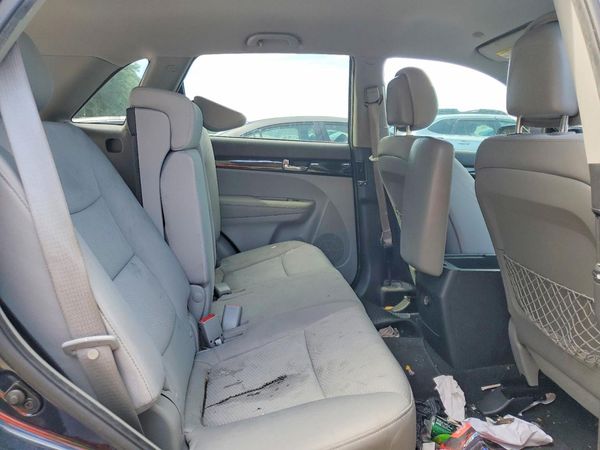 2013 KIA SORENTO Base / LX