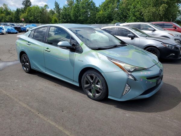 2016 TOYOTA PRIUS — Passenger 3/4