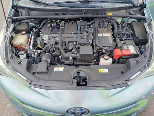 2016 TOYOTA PRIUS — Engine bay