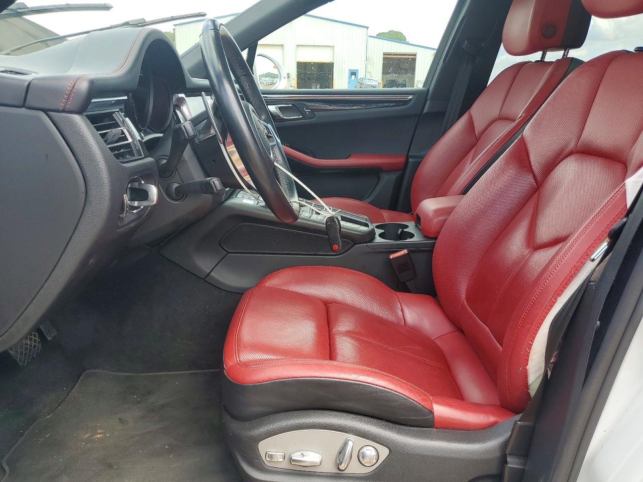 2019 PORSCHE MACAN