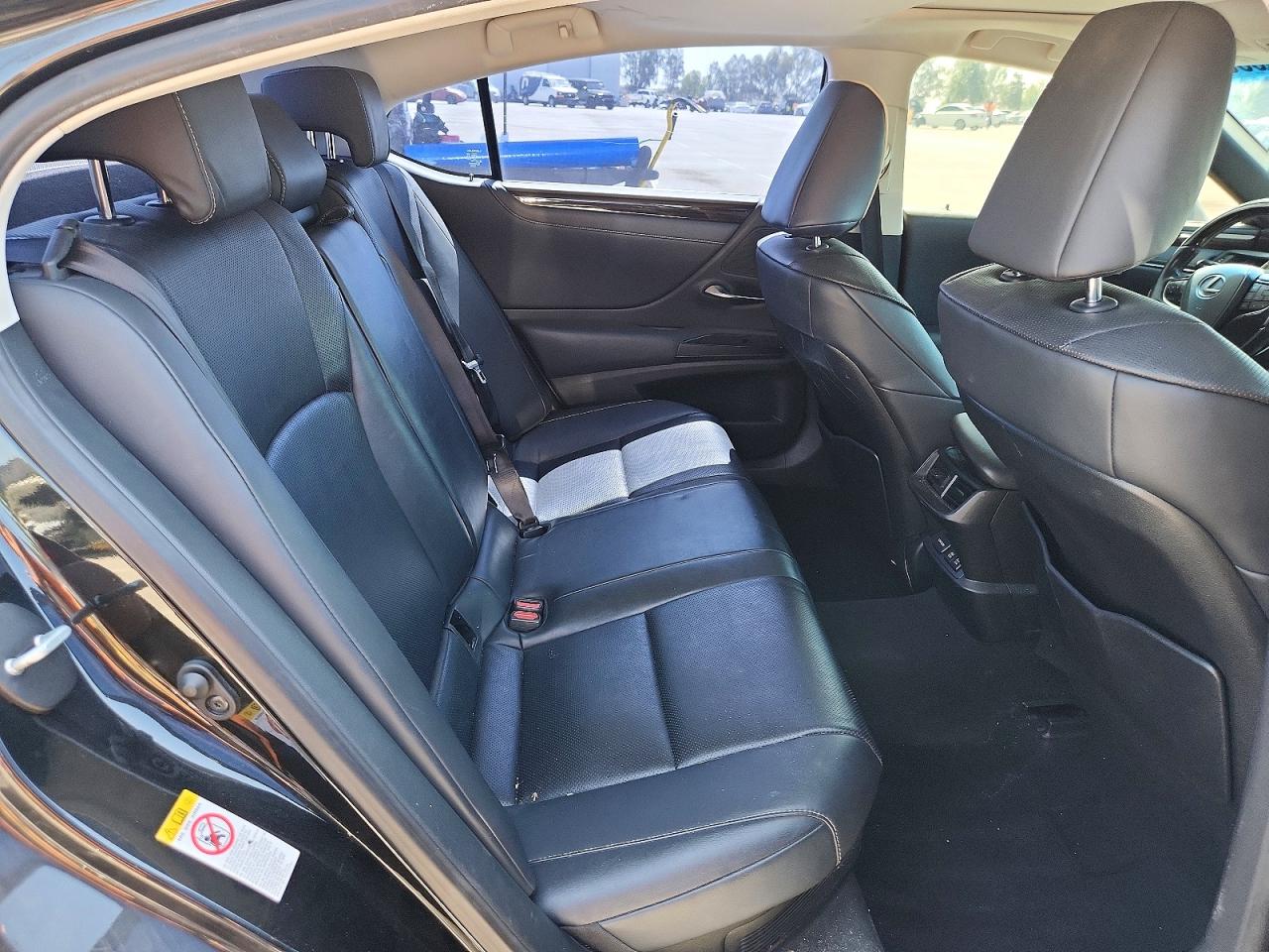 2019 LEXUS ES 300h