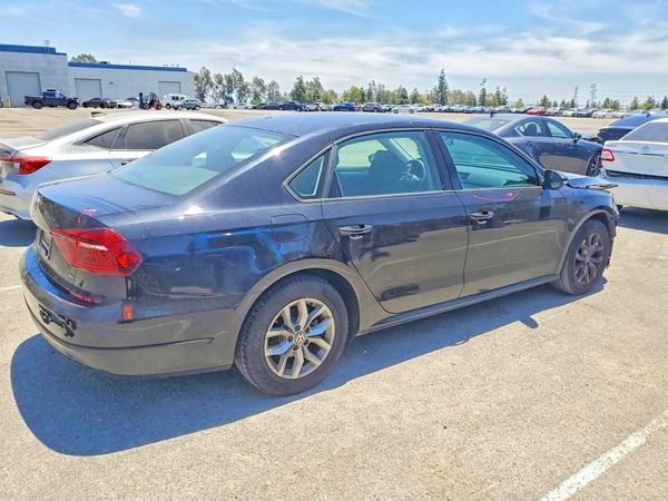 2018 VOLKSWAGEN PASSAT S, R-Line