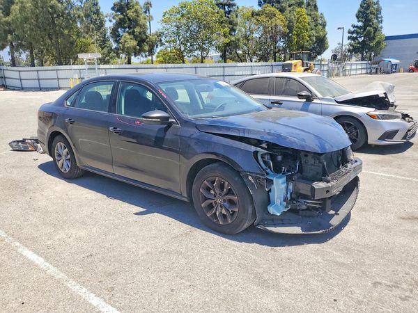 2018 VOLKSWAGEN PASSAT S, R-Line