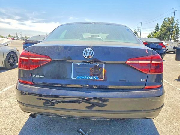 2018 VOLKSWAGEN PASSAT S, R-Line