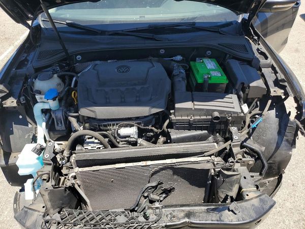 2018 VOLKSWAGEN PASSAT S, R-Line
