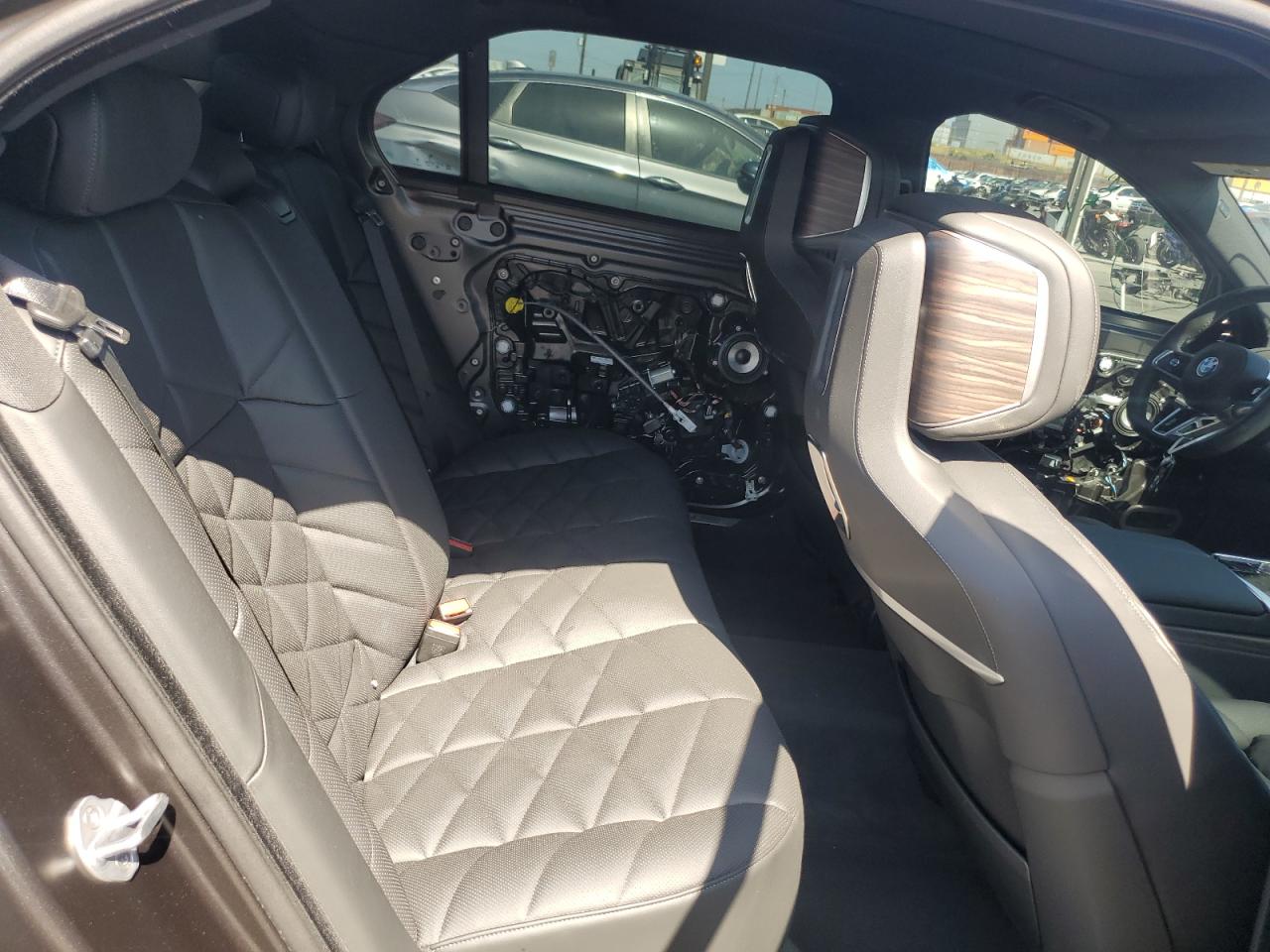 2025 BMW 740