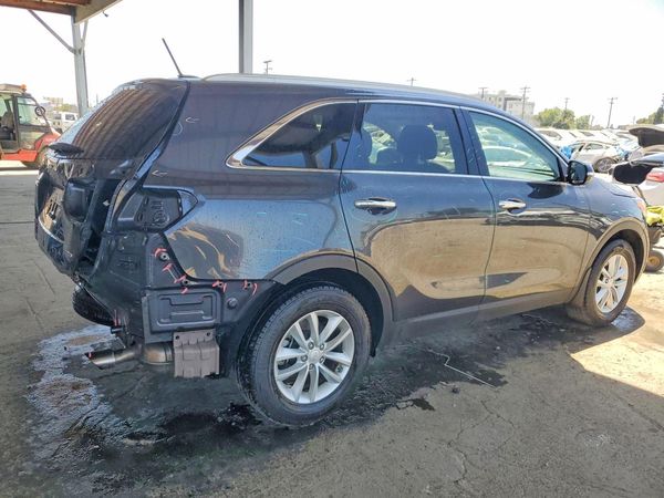 2017 KIA SORENTO L, LX