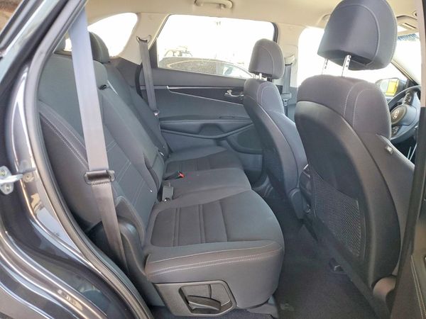 2017 KIA SORENTO L, LX