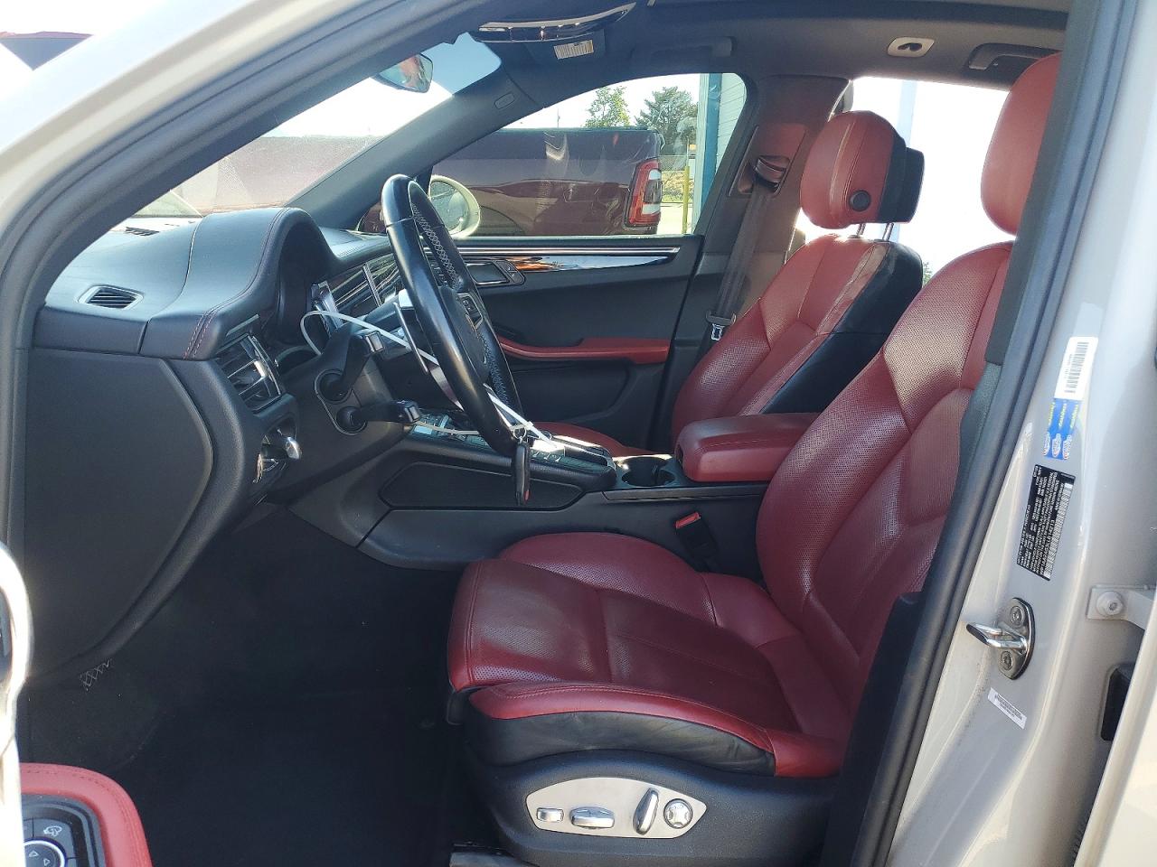 2020 PORSCHE MACAN