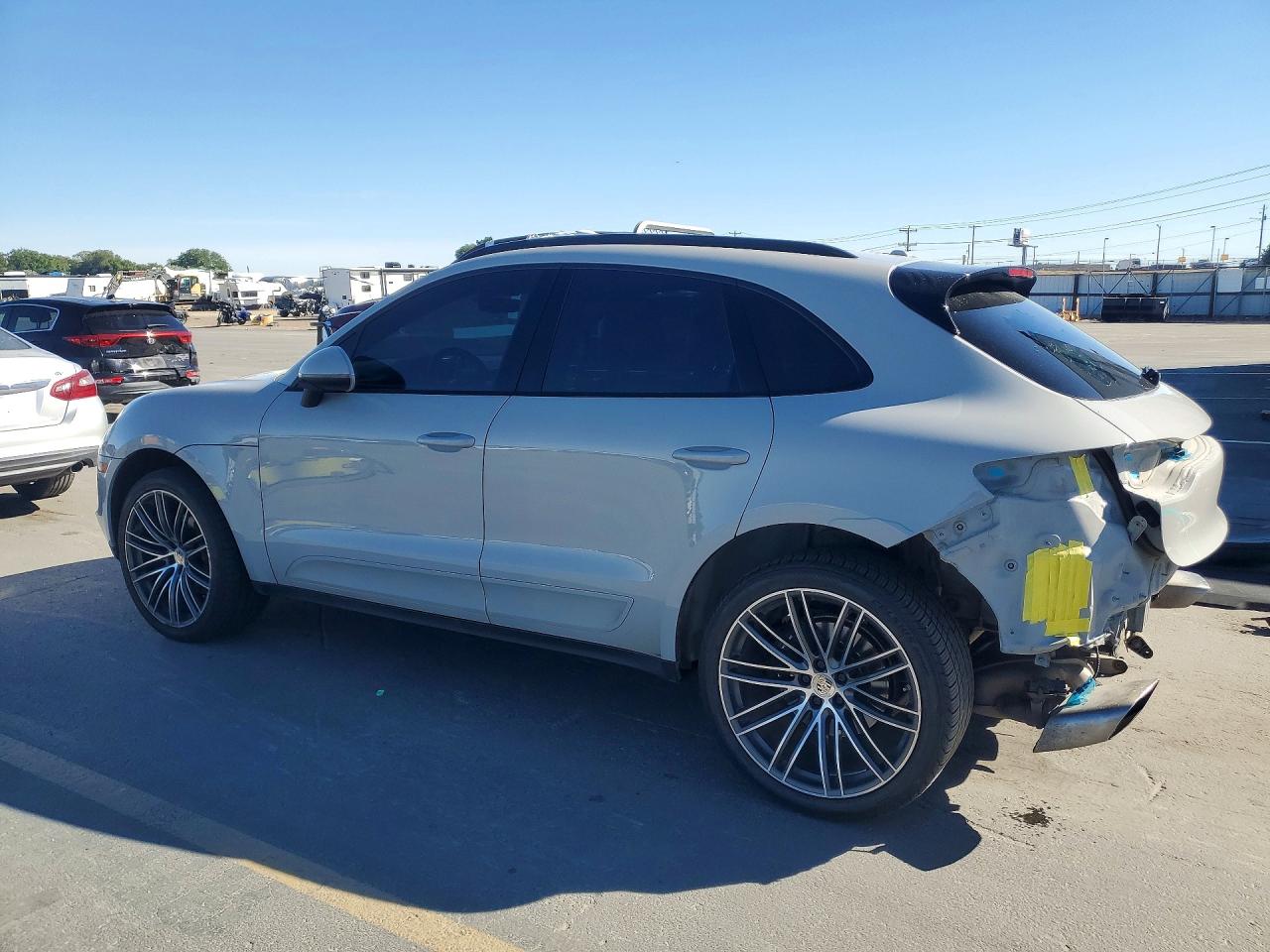 2020 PORSCHE MACAN