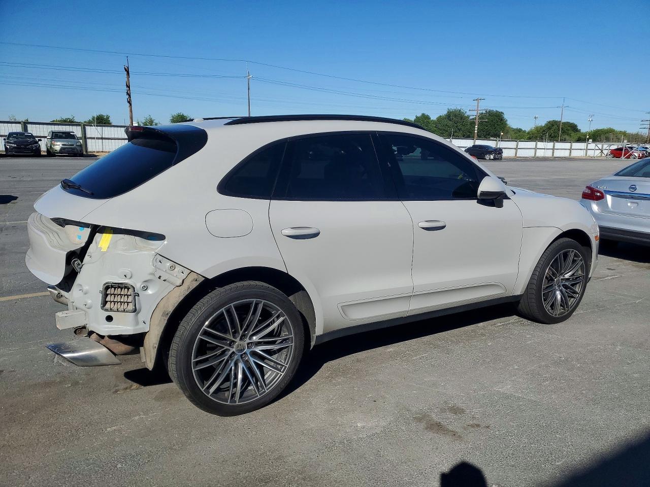2020 PORSCHE MACAN