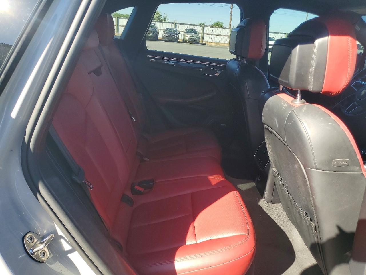 2020 PORSCHE MACAN