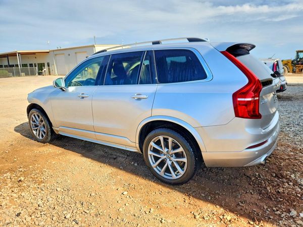 2019 VOLVO XC90 Momentum