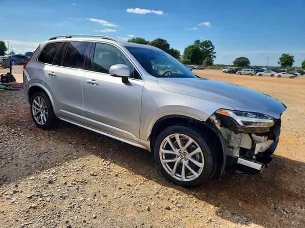 2019 VOLVO XC90 Momentum