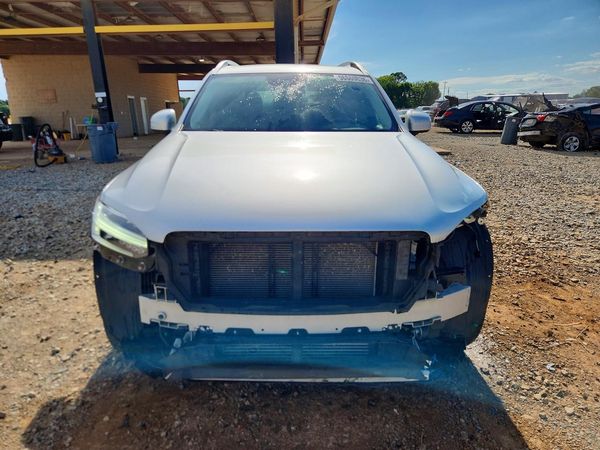 2019 VOLVO XC90 Momentum