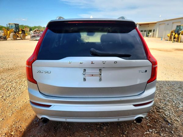 2019 VOLVO XC90 Momentum