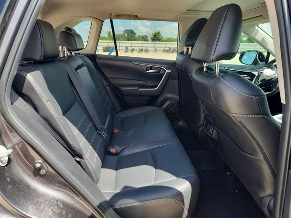 2023 TOYOTA RAV4 XLE Premium