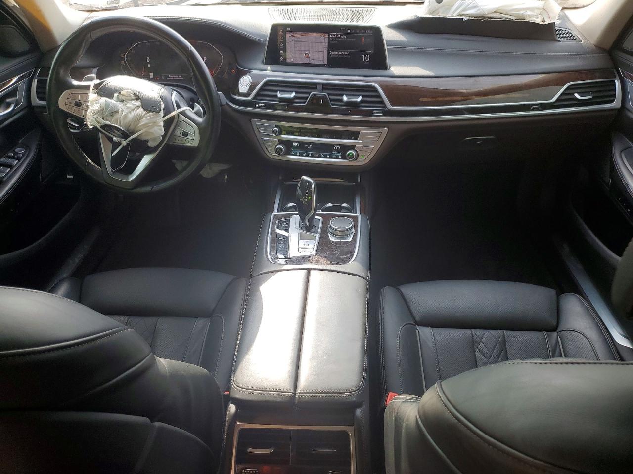 2022 BMW 750