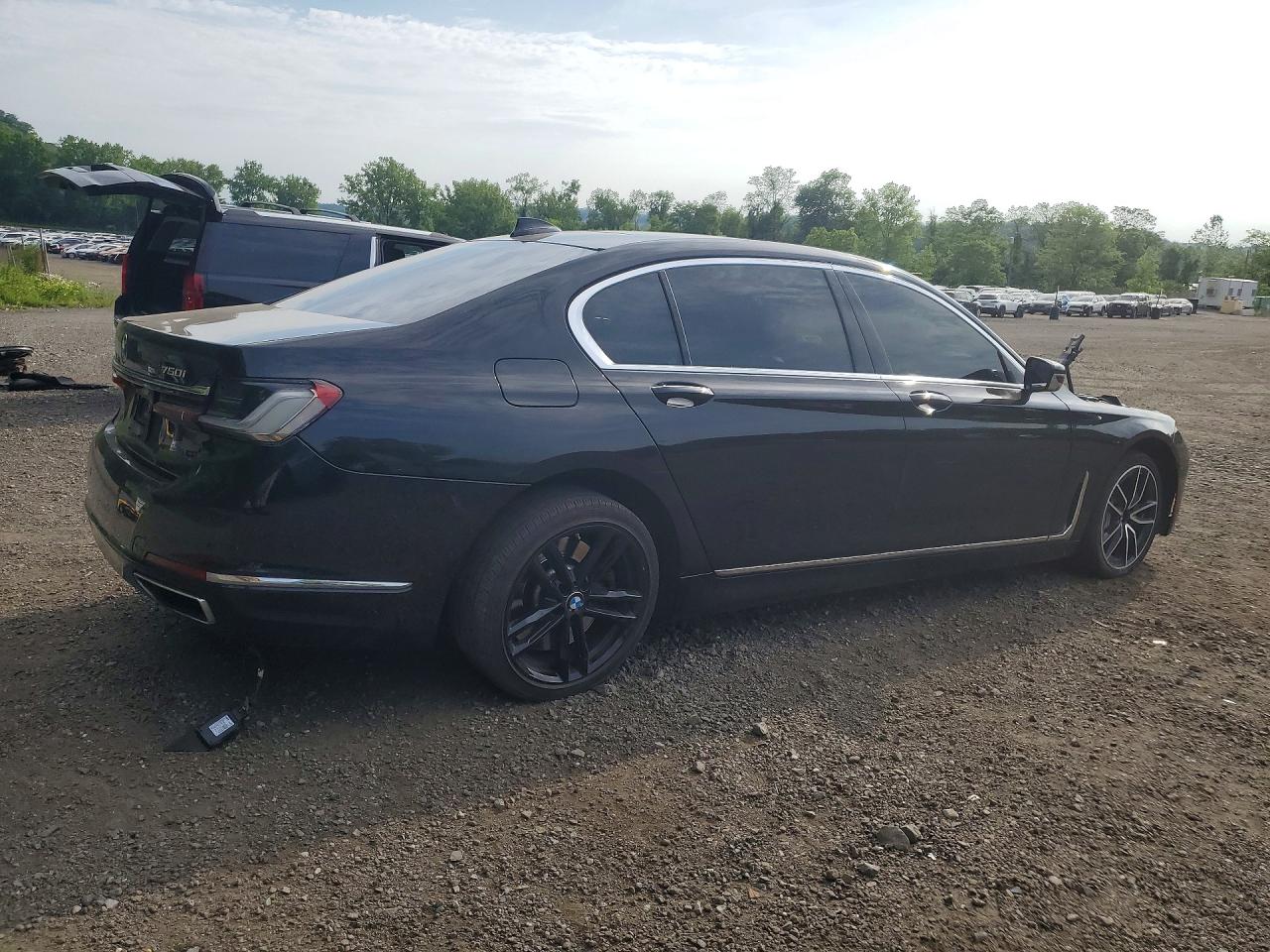 2022 BMW 750