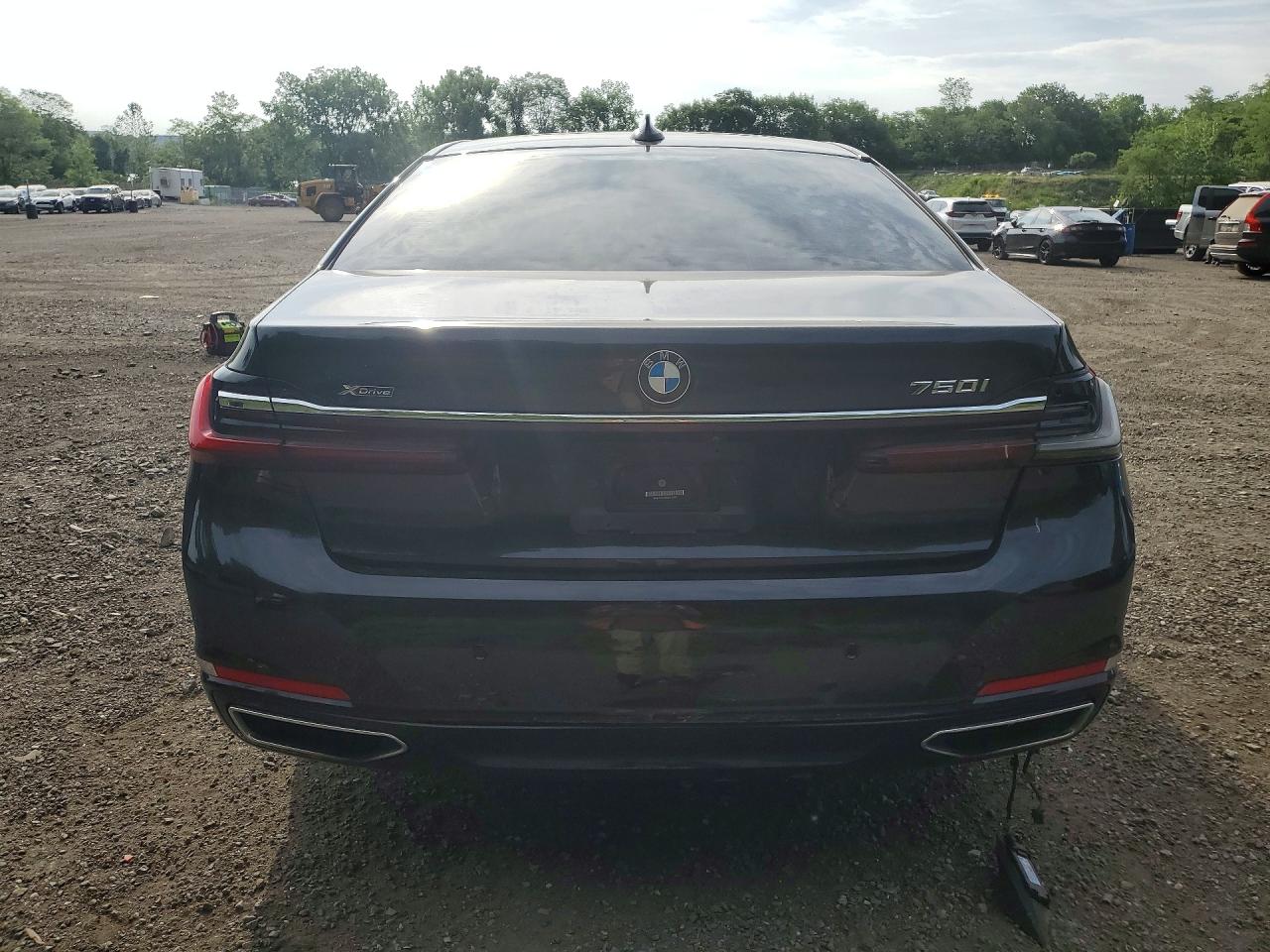 2022 BMW 750