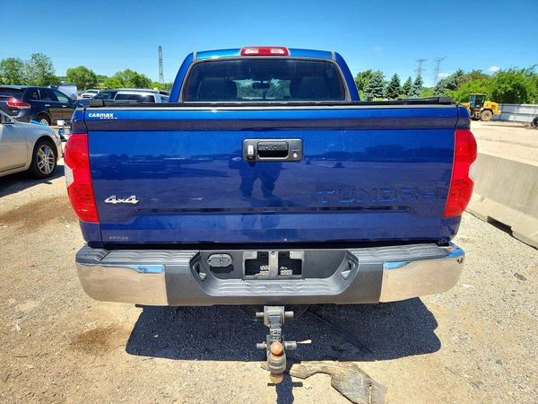 2015 TOYOTA TUNDRA SR5 Grade