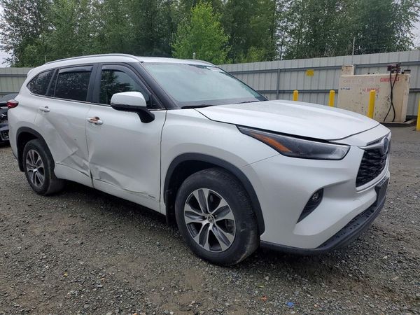 2023 TOYOTA HIGHLANDER — Passenger 3/4