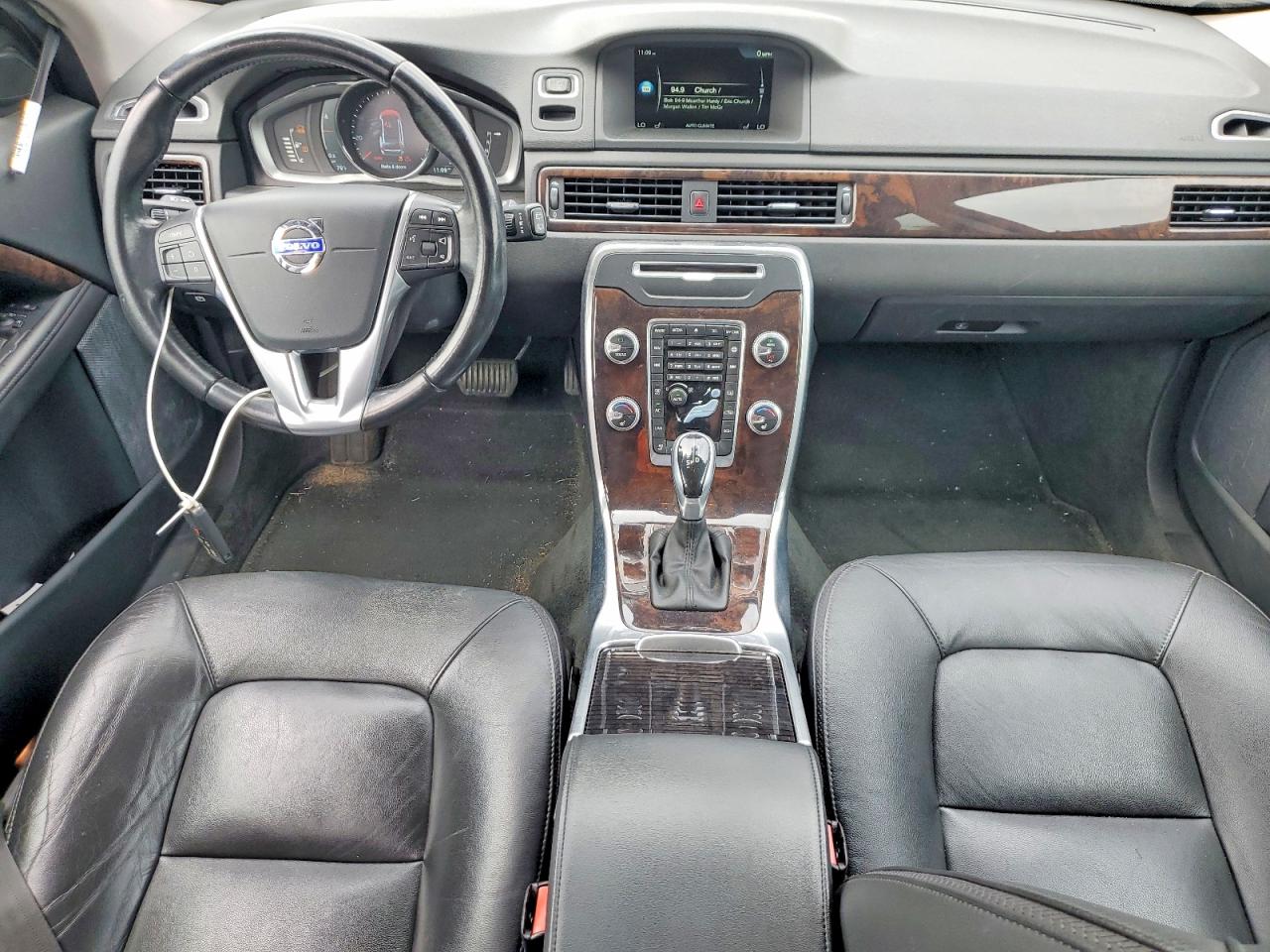 2015 VOLVO XC70 Premier (non R design)