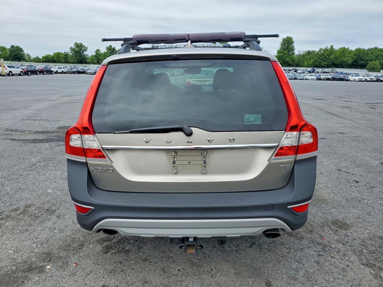 2015 VOLVO XC70 Premier (non R design)