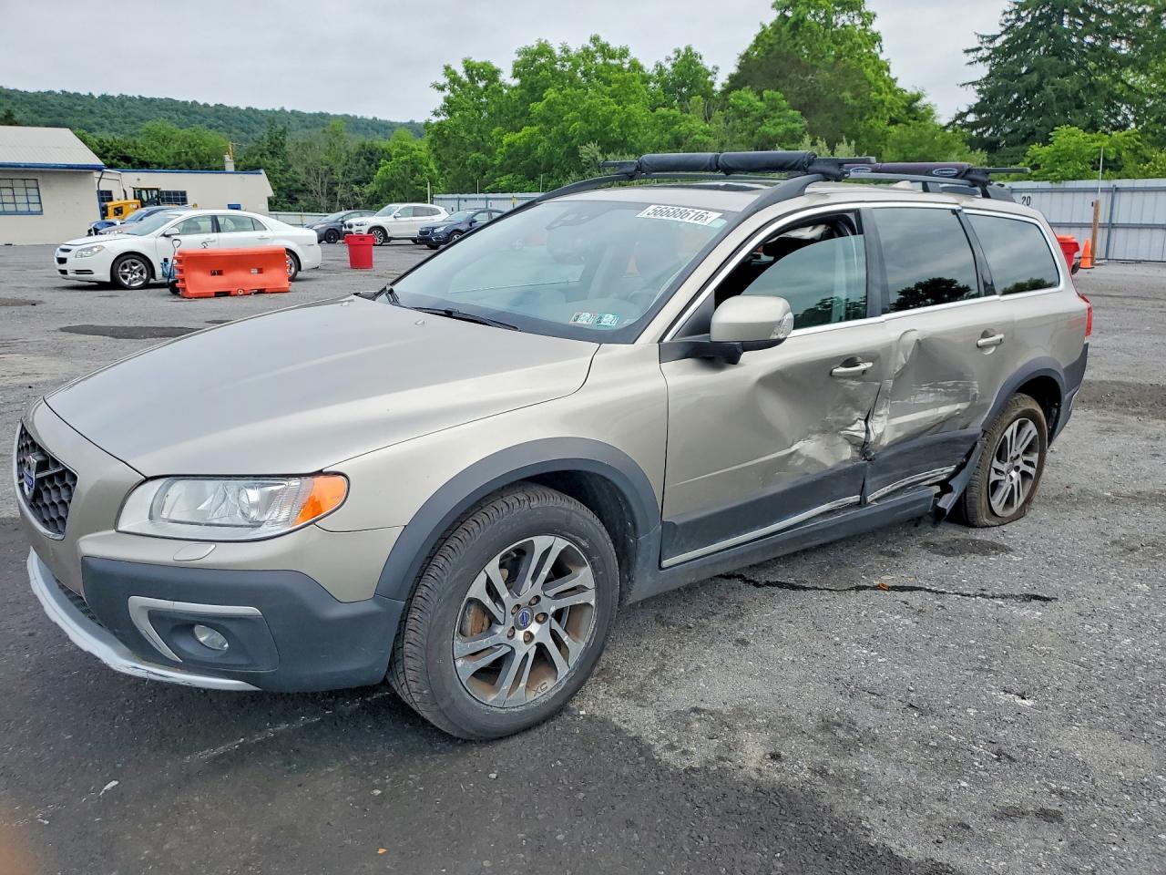 2015 VOLVO XC70 Premier (non R design)