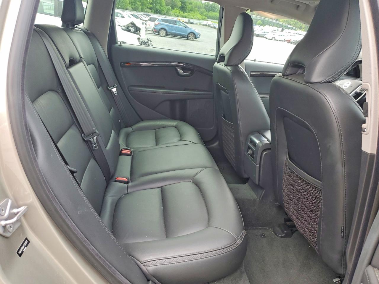 2015 VOLVO XC70 Premier (non R design)