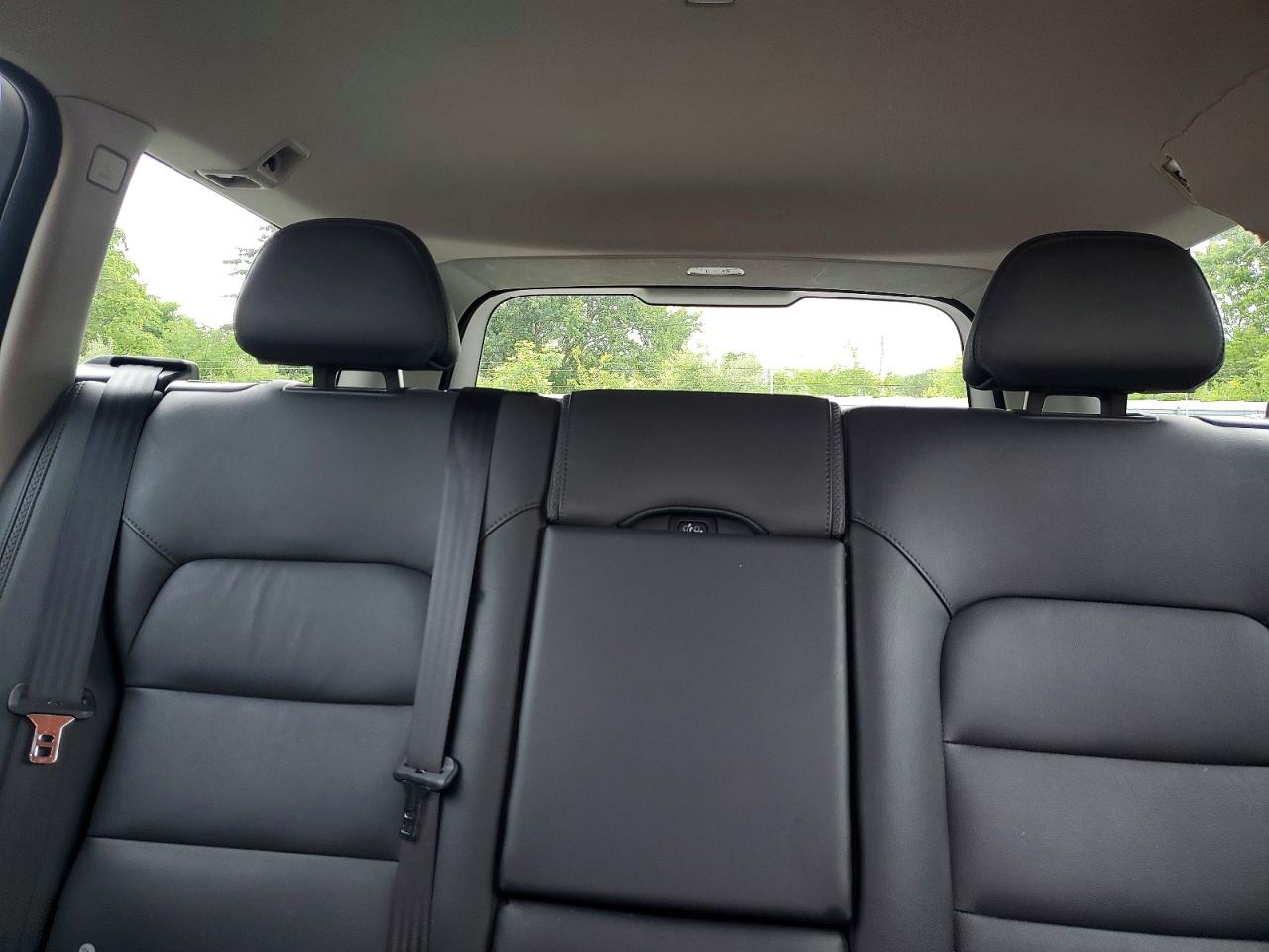 2015 VOLVO XC70 Premier (non R design)