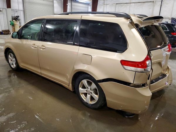 2012 TOYOTA SIENNA