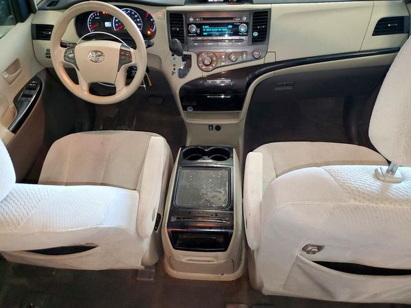 2012 TOYOTA SIENNA