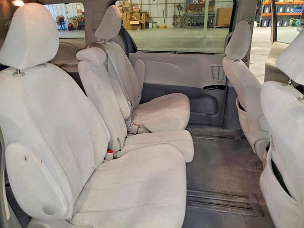 2012 TOYOTA SIENNA