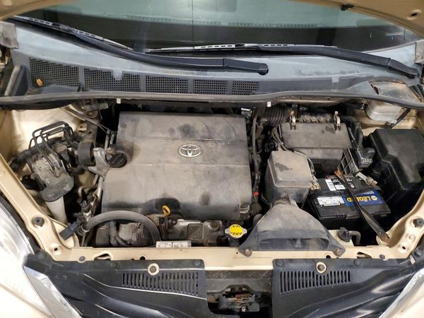 2012 TOYOTA SIENNA
