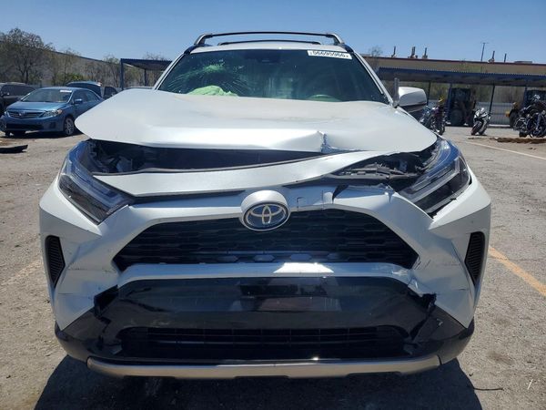 2024 TOYOTA RAV4 SE