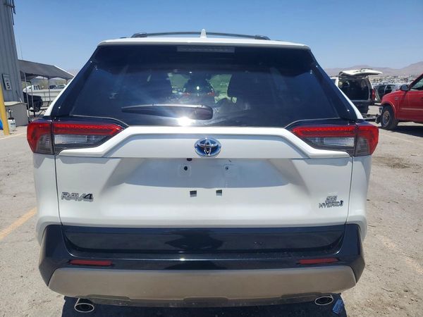 2024 TOYOTA RAV4 SE
