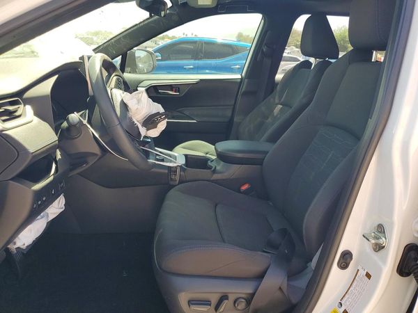2024 TOYOTA RAV4 SE