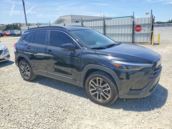 2026 TOYOTA COROLLA CROSS XLE