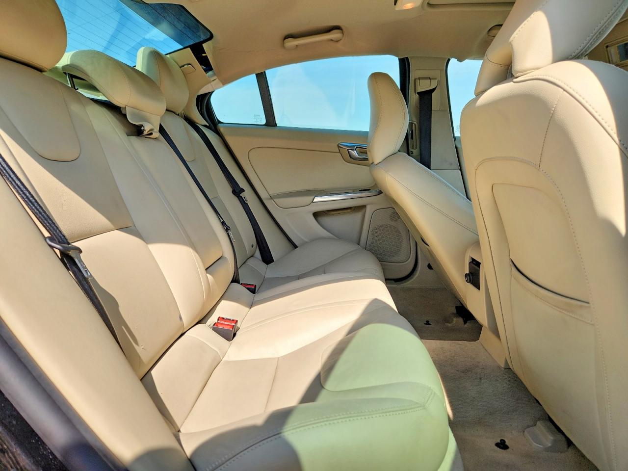 2015 VOLVO S60 Premier (non R design)