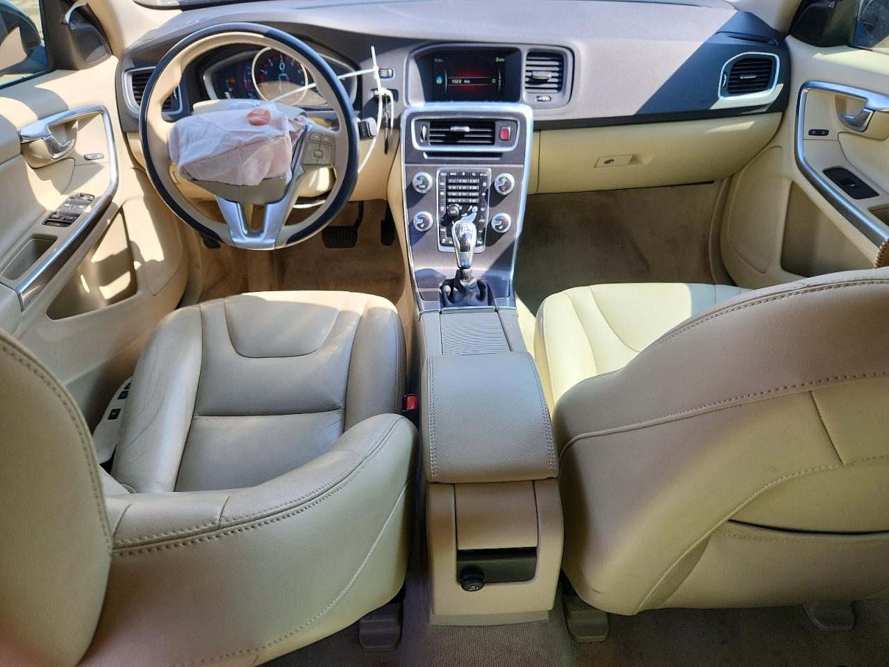 2015 VOLVO S60 Premier (non R design)
